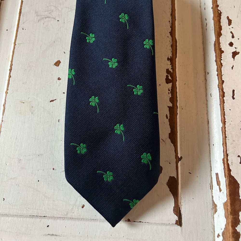 Navy Blue Men's Necktie w/Shamrocks Country Clubs Polyester